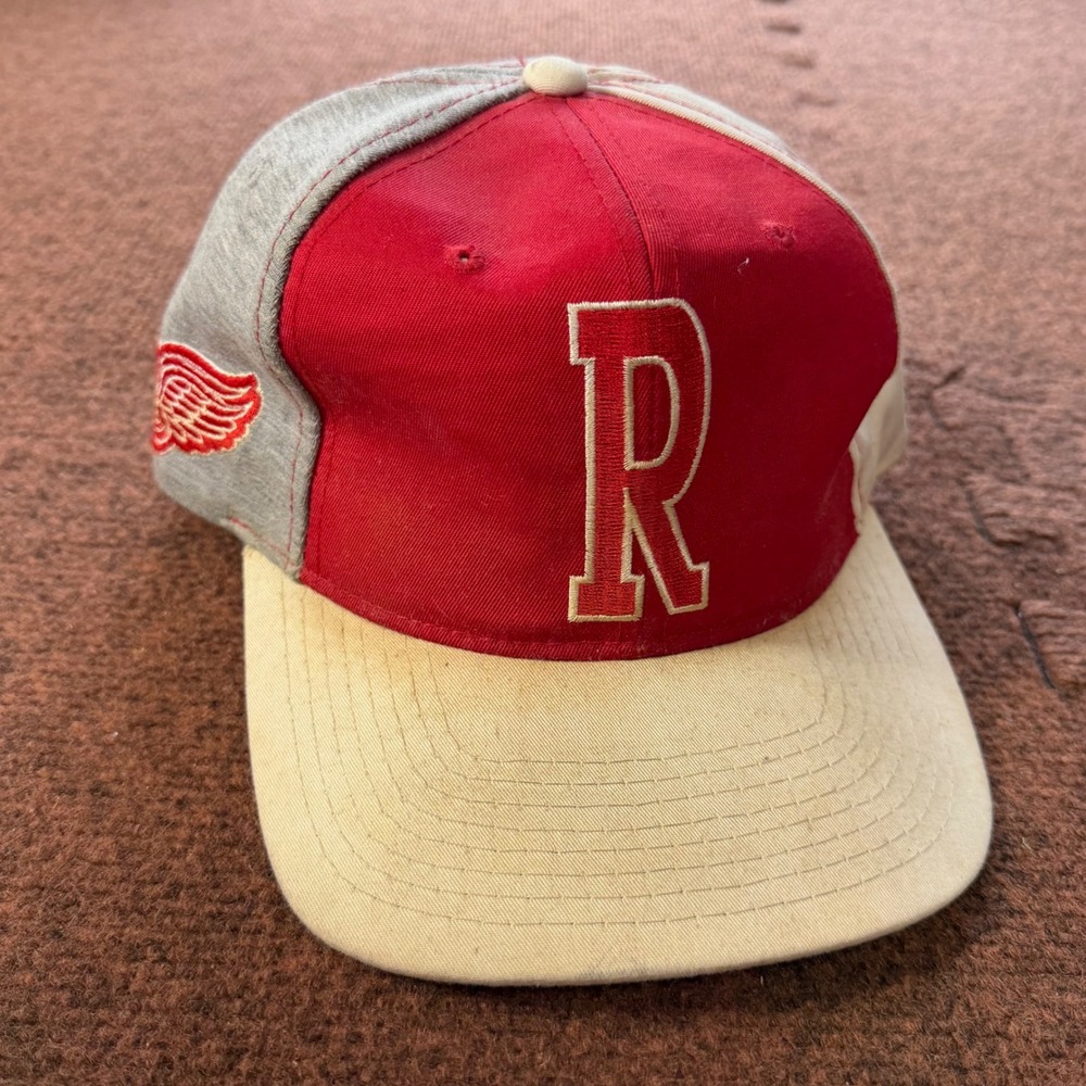 B- Vintage Detroit Red Wings Starter Snapback Hat NHL Red Grey Cream R Logo Cap